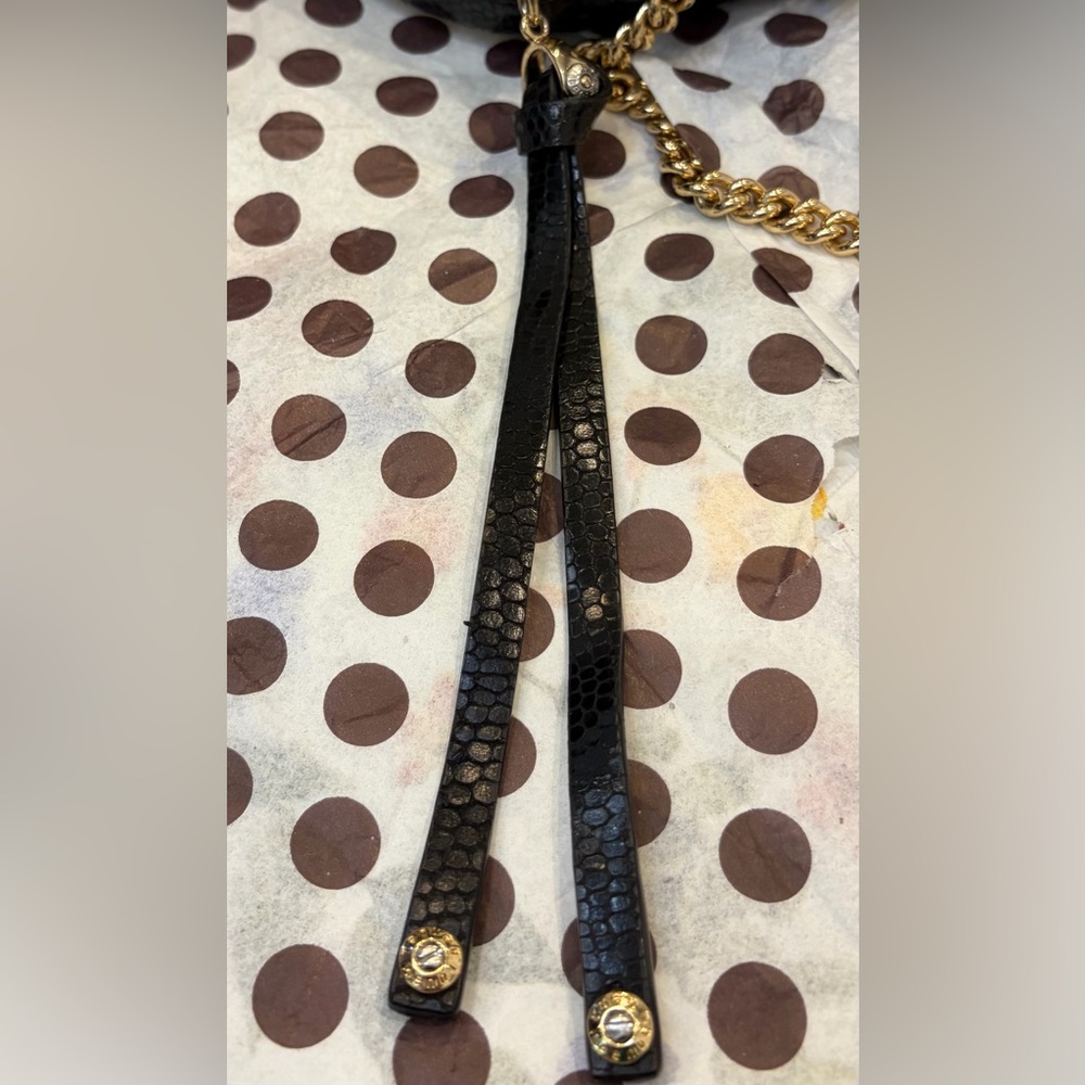 EUC! FULL INCLUSION HENRI BENDEL Black Quilted Round Crossbody with Gold Studs - Picture 5 of 14